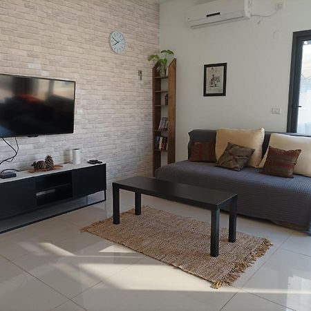 נוגה בגולן Lägenhet Qaşrīn Exteriör bild