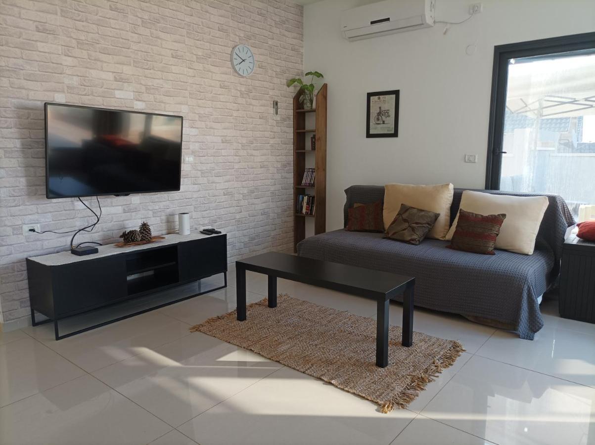 נוגה בגולן Lägenhet Qaşrīn Exteriör bild